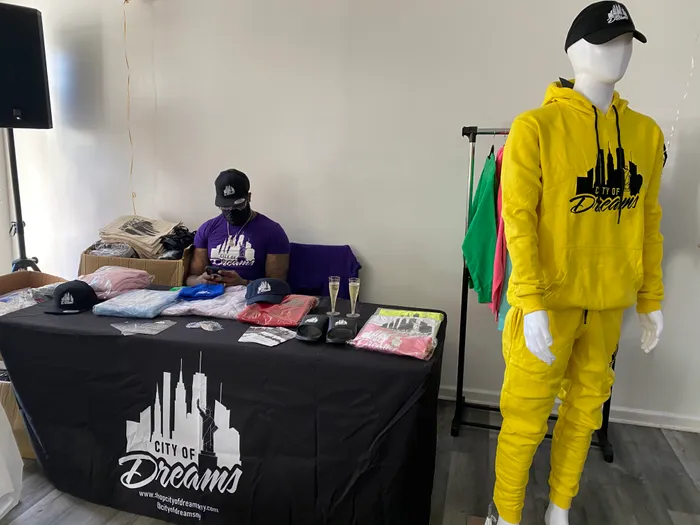 CustomStickersNow.Com