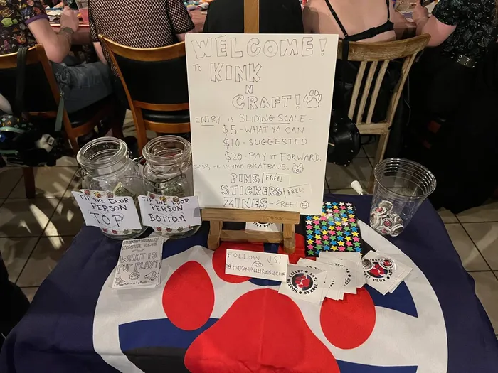 CustomStickersNow.Com