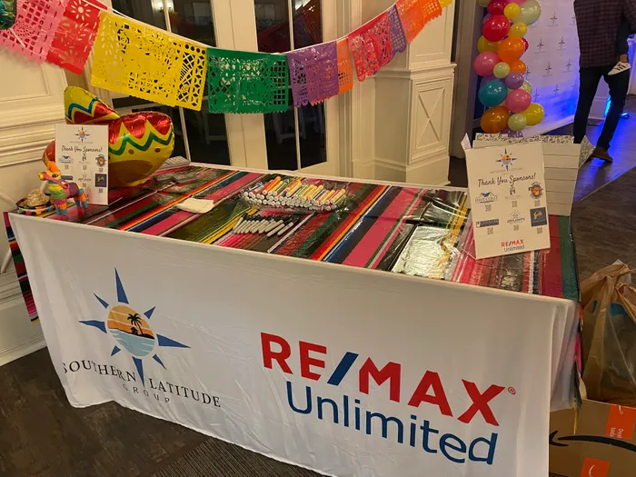 CustomStickersNow.Com - Custom Rectangle Table Covers