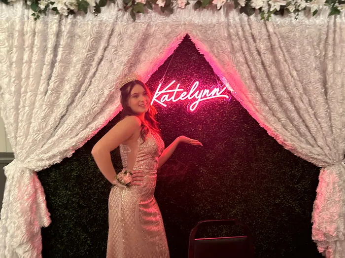 CustomStickersNow.Com - Custom Neon Sign