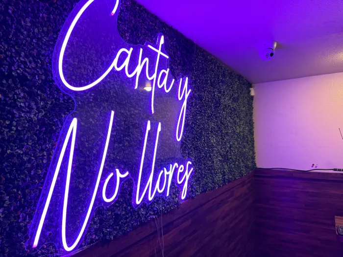 CustomStickersNow.Com - Custom Neon Sign