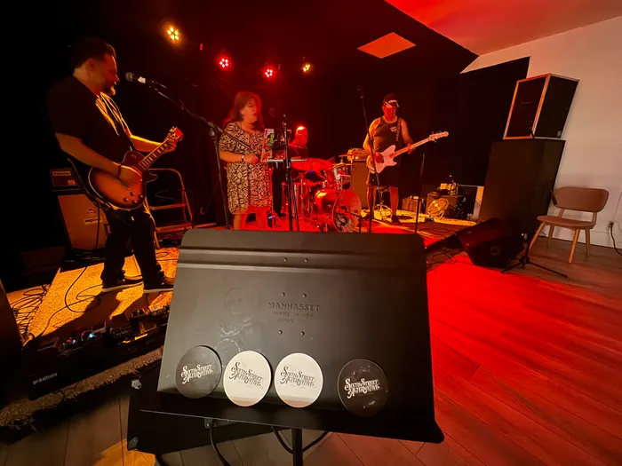 CustomStickersNow.Com - Paper Coasters