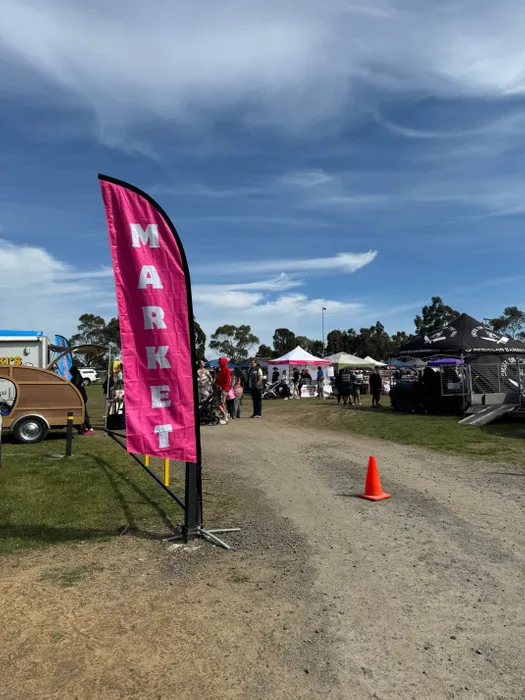 CustomStickersNow.Com - Custom Vinyl Banners