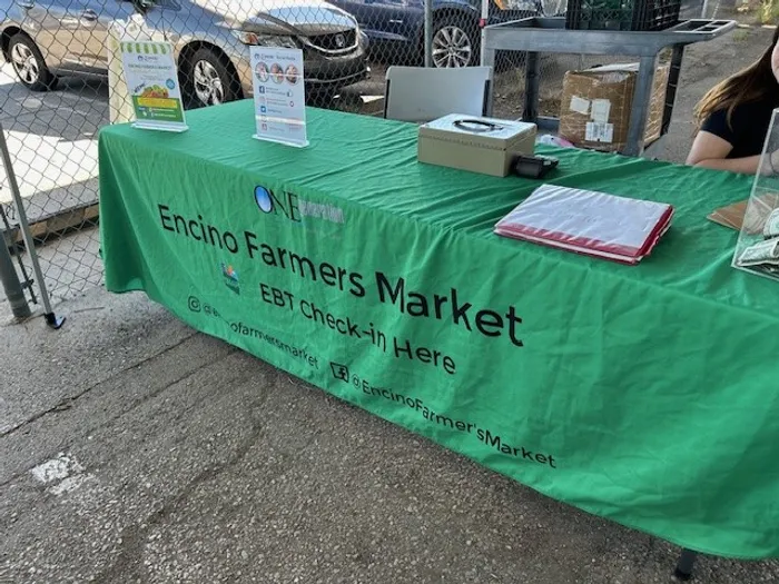 CustomStickersNow.Com - Custom Rectangle Table Covers