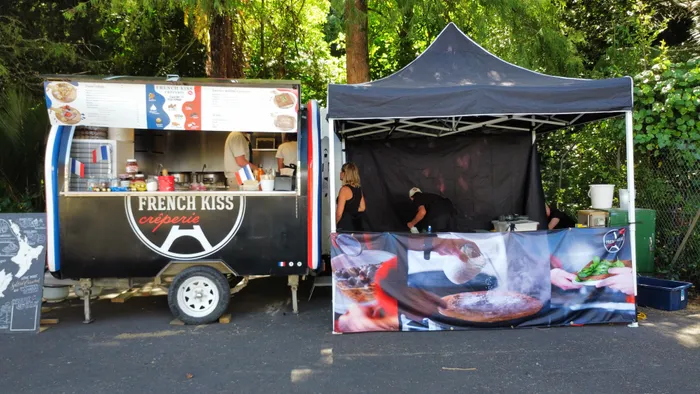 CustomStickersNow.Com - Custom Fabric Banners