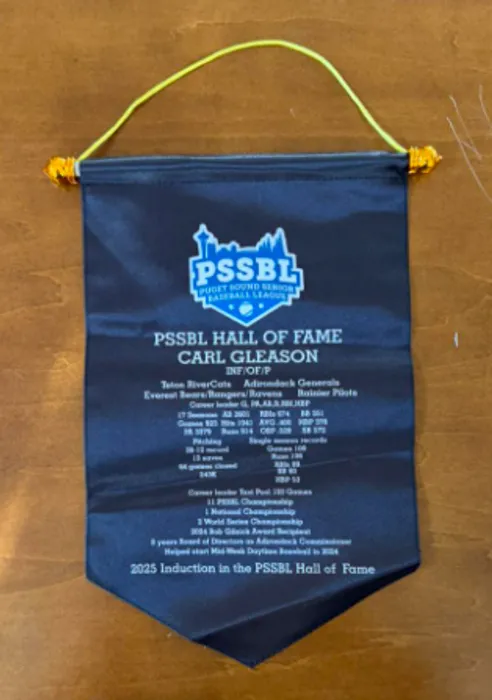 CustomStickersNow.Com - Podium Banners